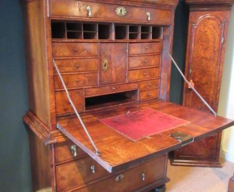 Stunning William & Mary Period Walnut Escritoire - Image 1
