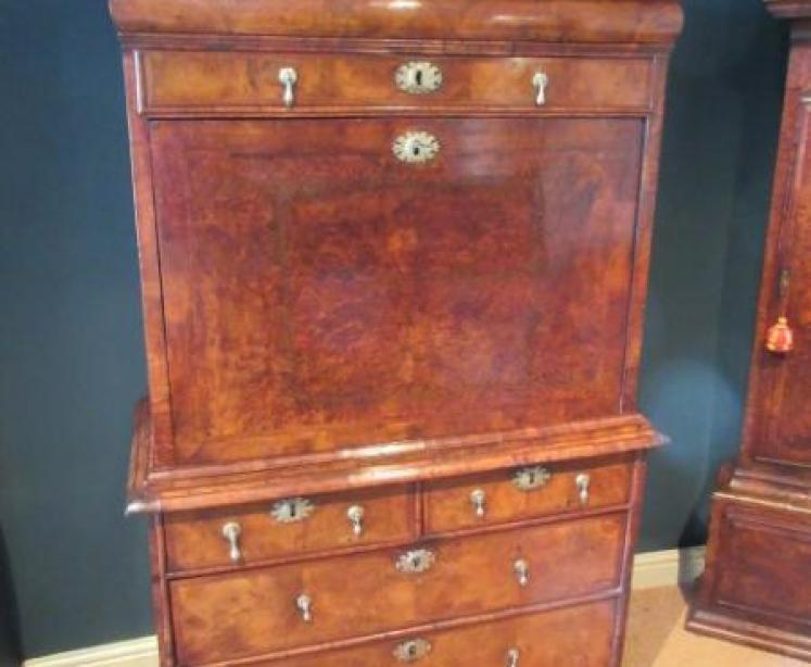 Stunning William & Mary Period Walnut Escritoire - Image 5