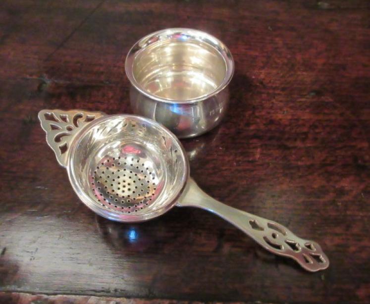 George VI Period Solid Silver Tea Strainer - Image 2