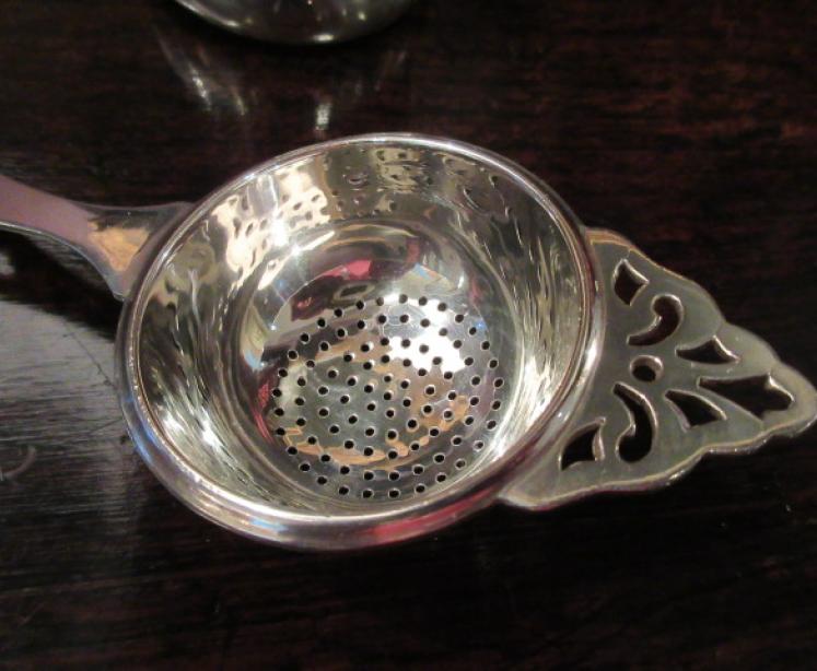 George VI Period Solid Silver Tea Strainer - Image 4