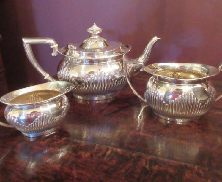 George V Period Silver Three Piece Teaset - Image 1