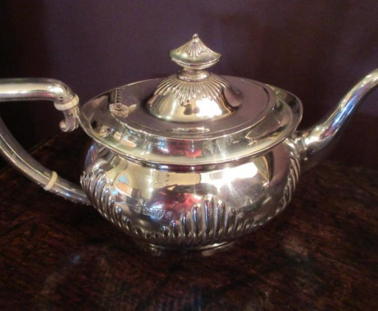 George V Period Silver Three Piece Teaset - Image 2
