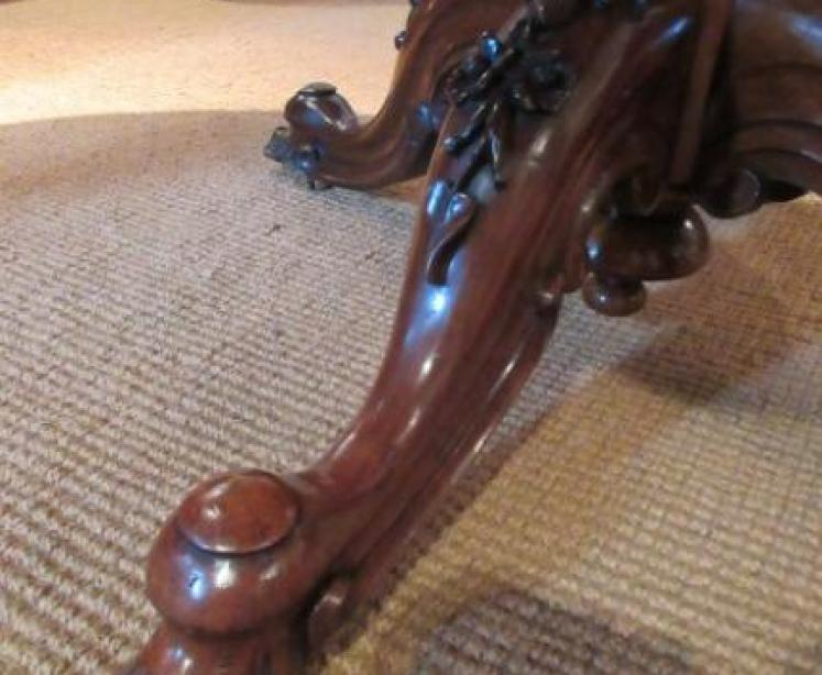 Superb Mid Victorian Burr Walnut Oval Centre Table - Image 5