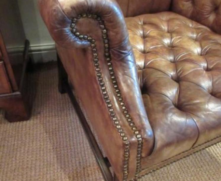 Victorian Leather Buttoned Wing Back Armchair - Image 5