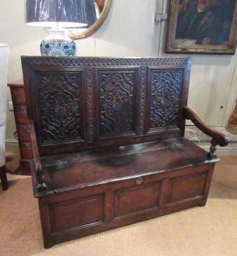Early Period Oak Carved Back Settle.c.1700