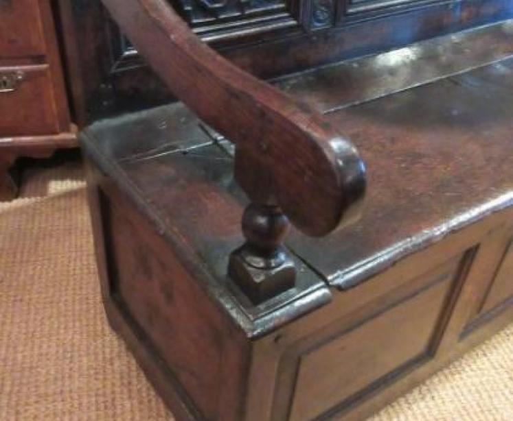 Early Period Oak Carved Back Settle.c.1700 - Image 3