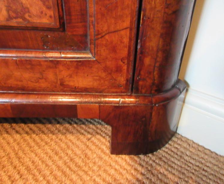 Superb George I Period Walnut Double Corner Cupboard - Image 4