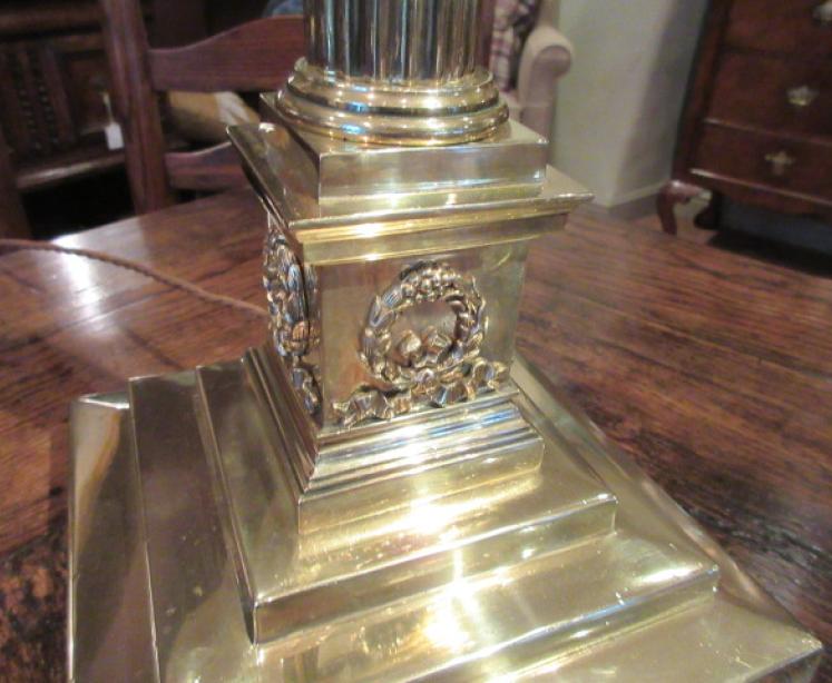 Victorian Cast Brass Corinthian Column Table Lamp - Image 4