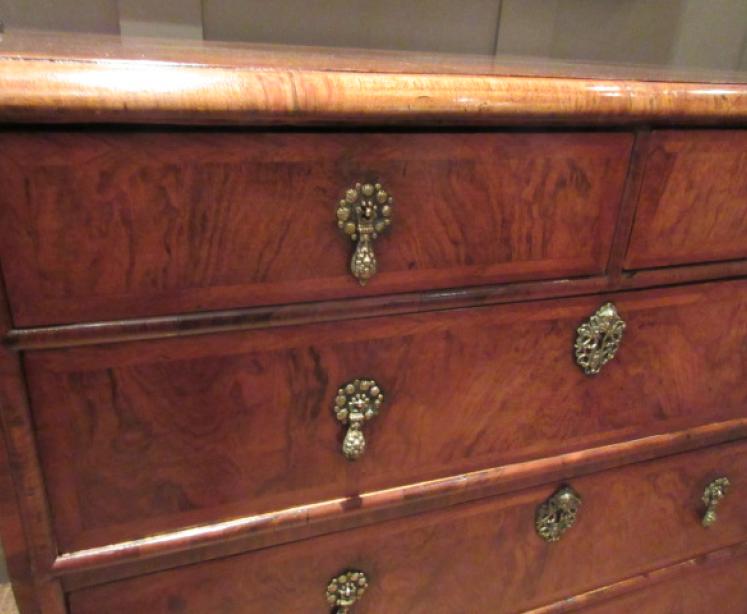 George I Period Figured Walnut Chest of Drawers - Image 4