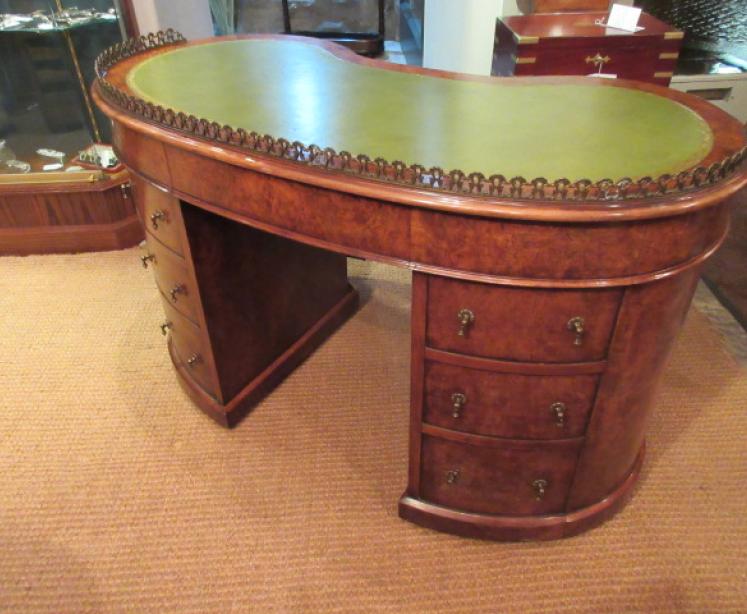 Superb Mid Victorian Burr Walnut Kidney Shaped Desk - Image 5
