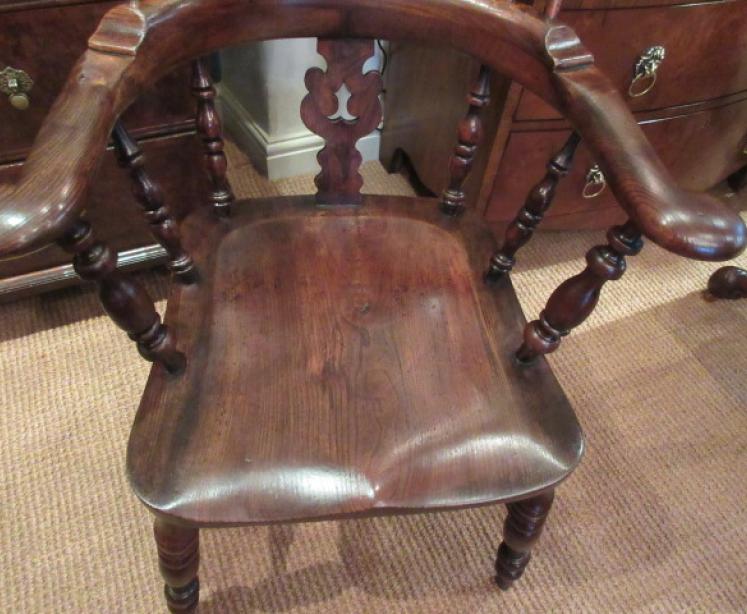 Early Victorian Ash & Elm Broad Arm Windsor Armchair - Image 2