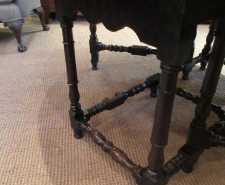 Large George II Period Oval Oak Gateleg Table - Image 4