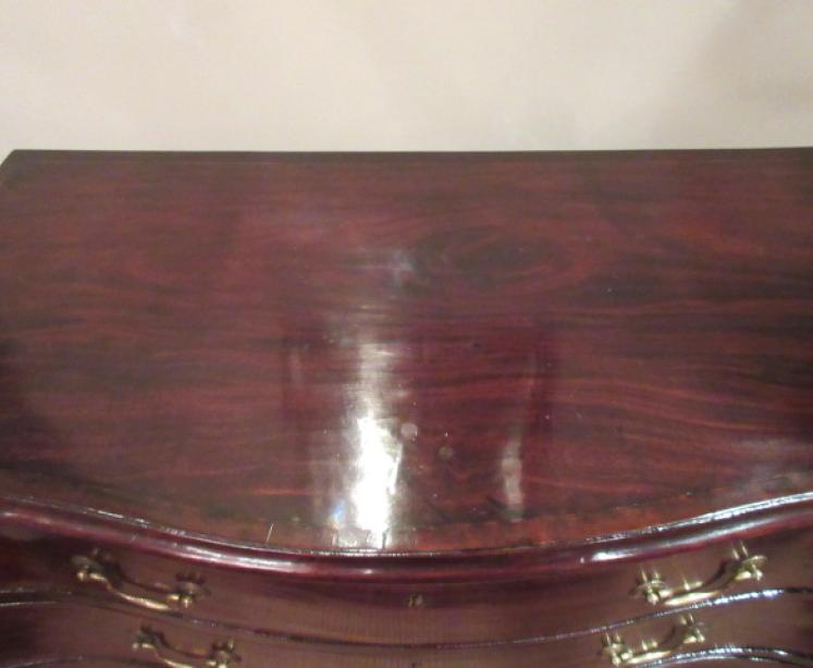 Superb Mid Georgian Serpentine Inlaid Chest of Drawers - Image 2