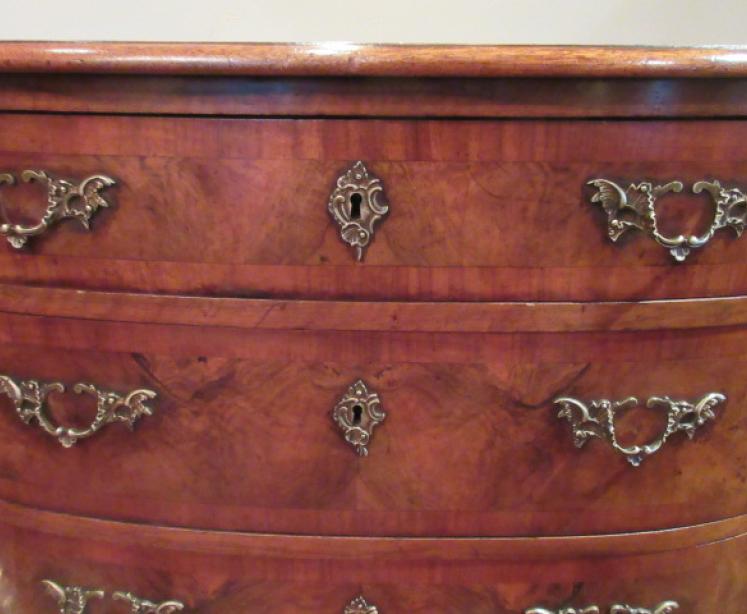 Top Quality Mid Victorian Walnut Bow Front Chest - Image 4