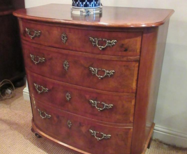 Top Quality Mid Victorian Walnut Bow Front Chest - Image 5