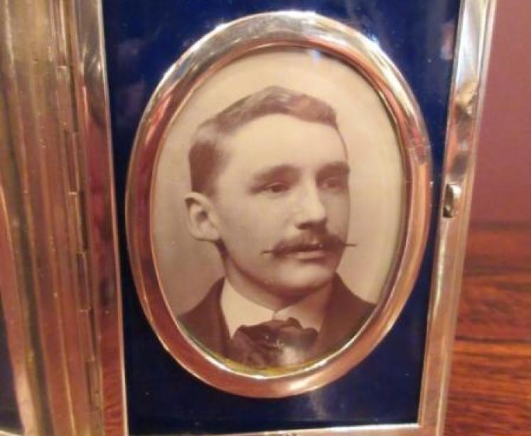 Rare Victorian Silver Hinged Door Photo Frame - Image 3