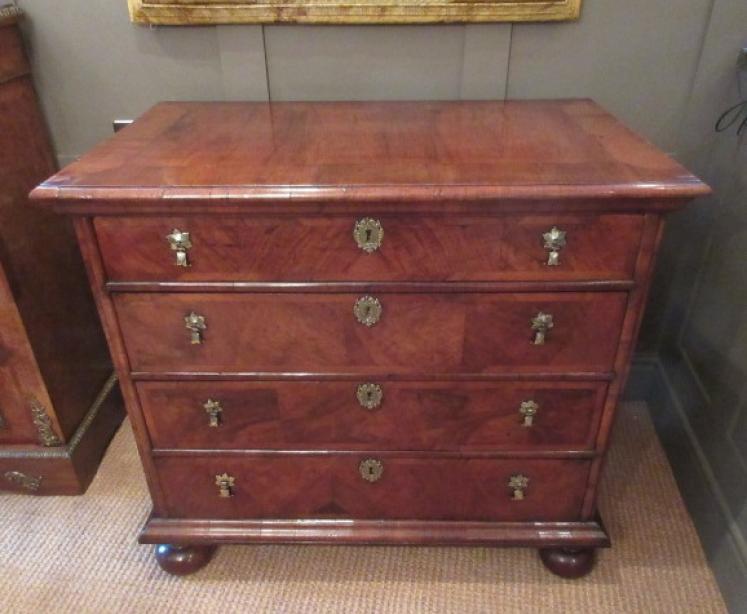 Fine George I Period Figured Walnut Chest of Drawers - Image 1