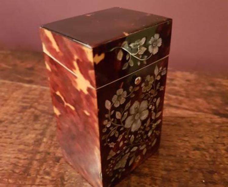 Superb Tortoise Shell and Mother of Pearl Sewing and Manicure Box - Image 3