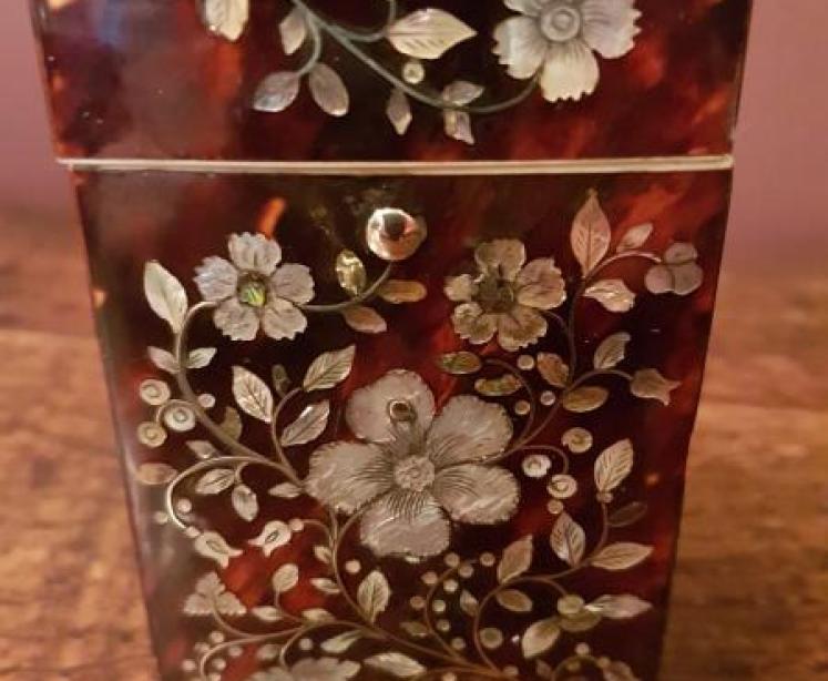 Superb Tortoise Shell and Mother of Pearl Sewing and Manicure Box - Image 5