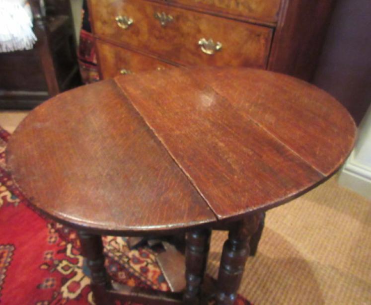 Small Early Georgian Style Drop Leaf Occasional Table - Image 3