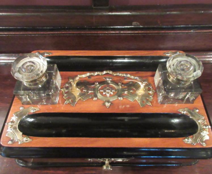 Mid Victorian Antique Walnut & Ebony Inkstand - Image 5