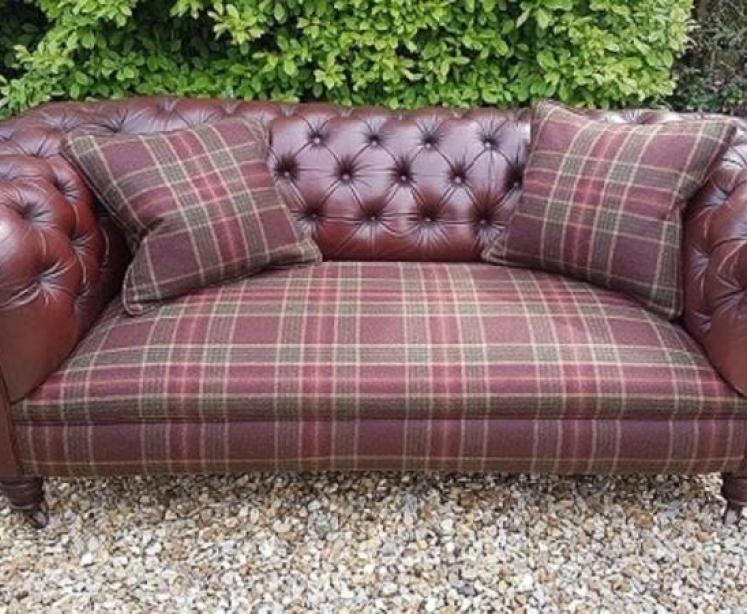 Superb Mid Victorian Leather Chesterfield Sofa - Image 1