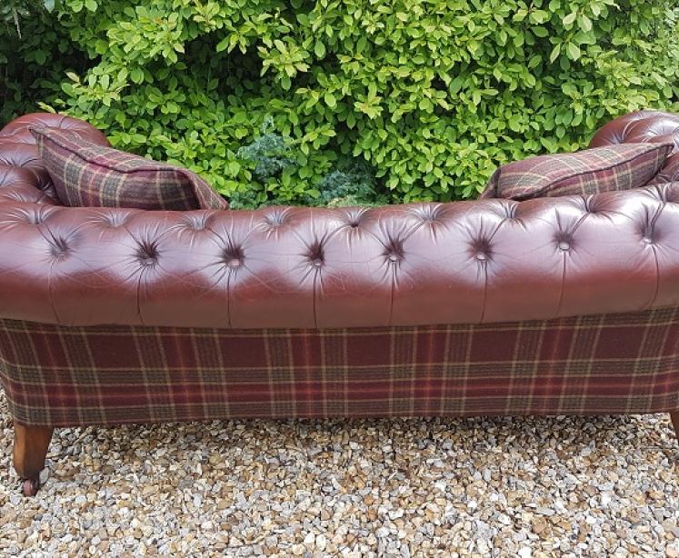 Superb Mid Victorian Leather Chesterfield Sofa - Image 5