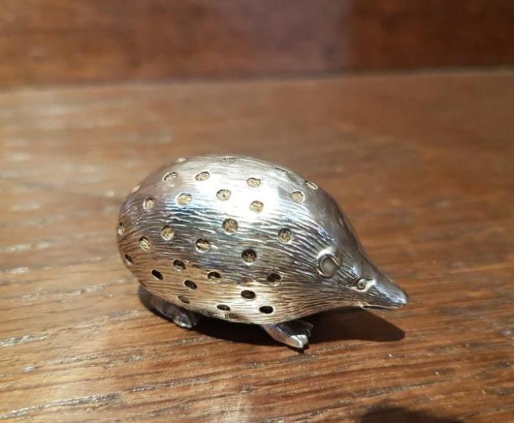 Levi & Salamon Silver Hedgehog and Hoglet Pin Cushions - Image 3