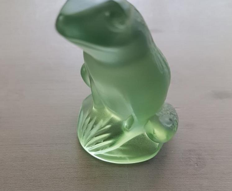 Lalique Green Opalescent Frog - Image 2