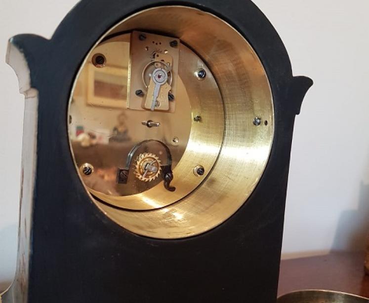 Edwardian Antique Chinioserie Lacquered Mantel Clock - Image 4