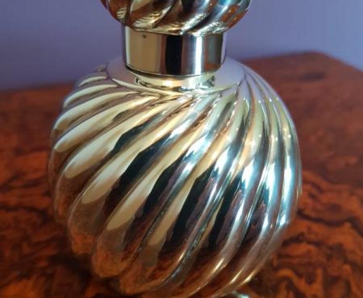 Victorian Silver Scent Bottle - Image 5