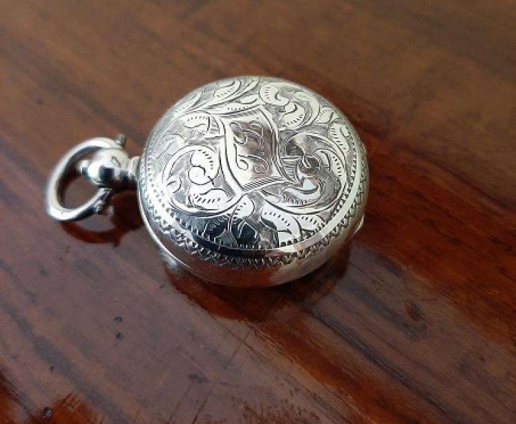 George V Antique Silver Engraved Sovereign Case - Image 1