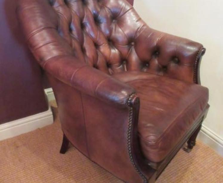 1930's Leather Buttoned Back Armchair - Image 5