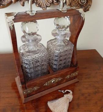 Superb Victorian Antique Polished Oak Tantalus