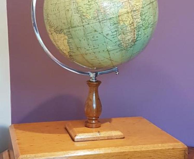 1930's Philips Desktop British Empire Globe And Atlas On Oak Stand - Image 2