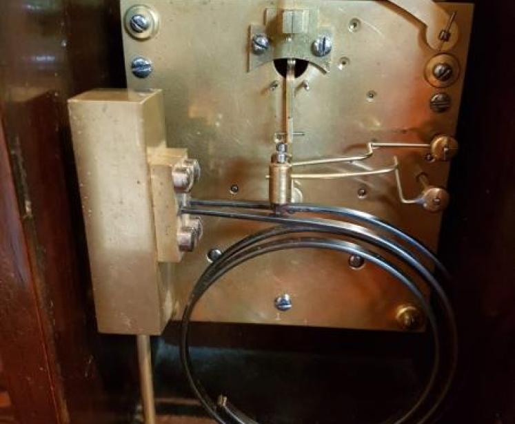 Edwardian Figured Mahogany Lancet Top Quarter Striking Mantel Clock - Image 3