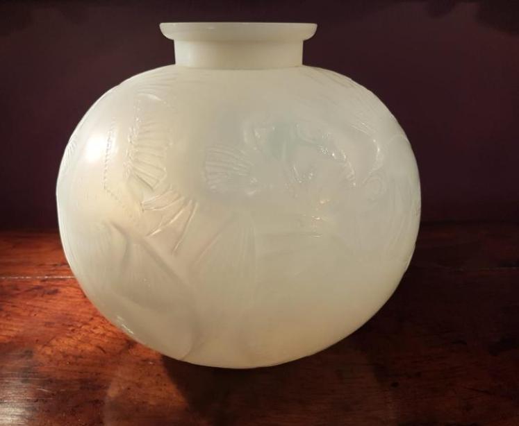 Impressive 1920's Lalique ' Poissons' Opalescent Vase - Image 5