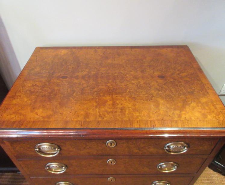 Small Mid Victorian Antique Burr Walnut Chest of Drawers - Image 3