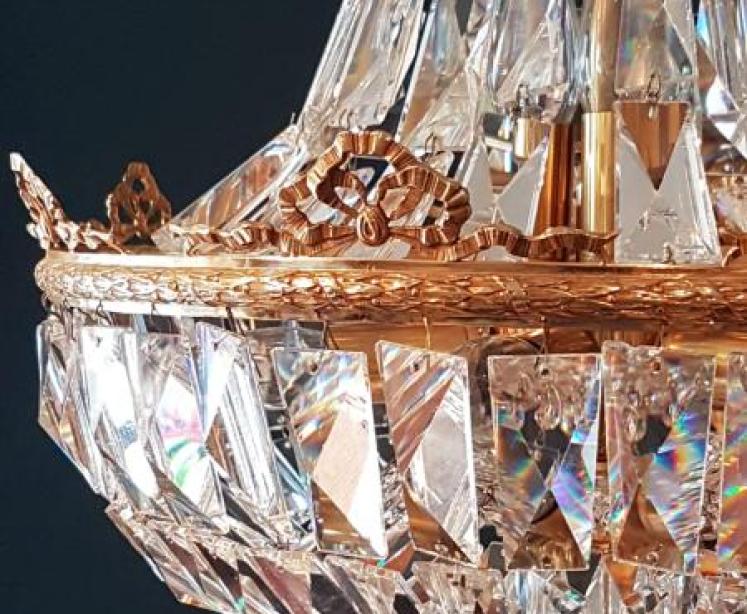 Superb Edwardian Cut Crystal and Gilt Bronze Chandelier  - Image 5