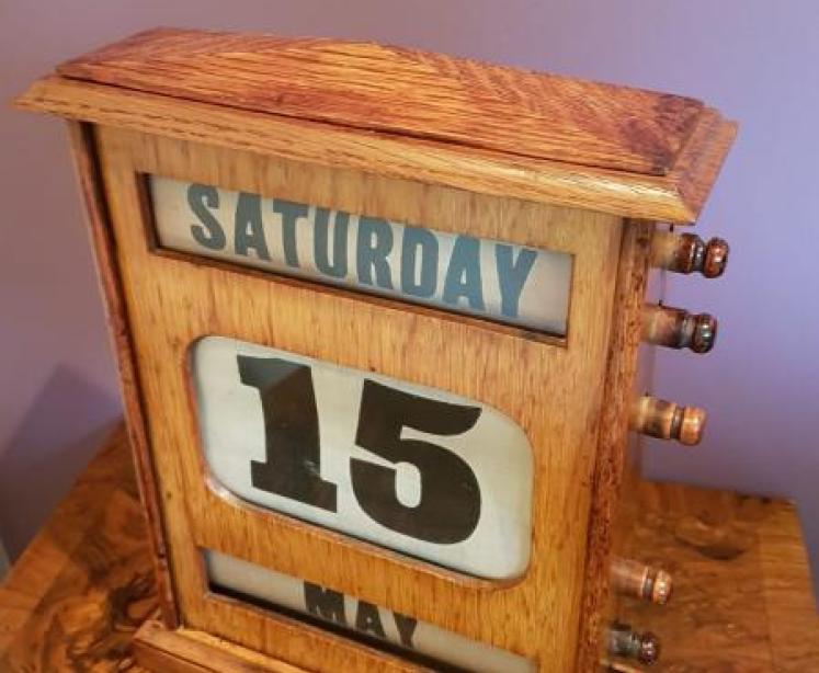 Large Victorian Oak Perpetual Desk Calendar - Image 4