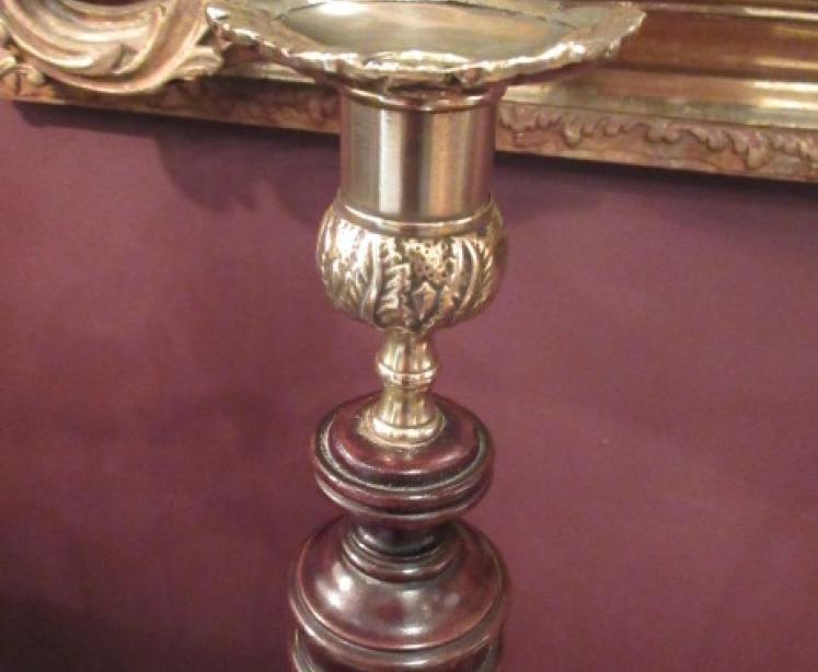 Fine Pair of George III Antique Mahogany Candlesticks - Image 3