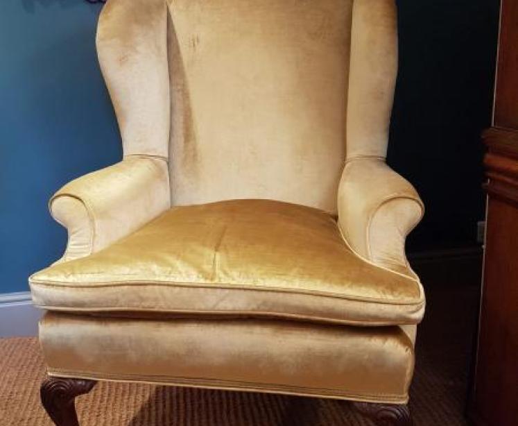 Fine Victorian Walnut Cabriole Leg Wing Back Arm Chair - Image 1