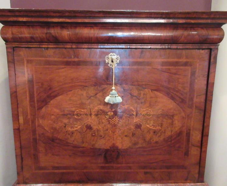 Stunning William & Mary Period Figured Walnut Escritoire - Image 2