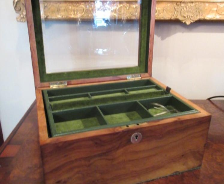 Mid Victorian Figured Walnut Jewellery Box - Image 5