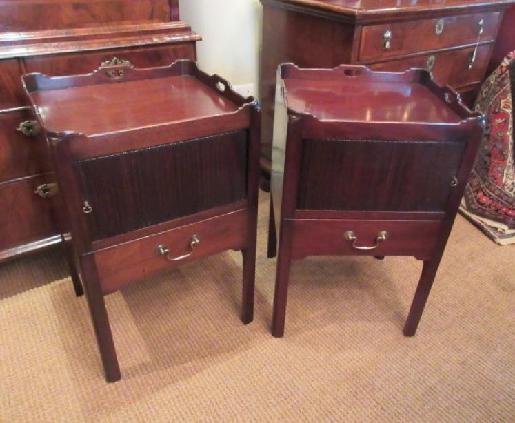 Fine Pair of George III Antique Mahogany Night Stands - Image 1