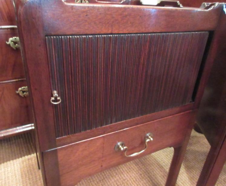 Fine Pair of George III Antique Mahogany Night Stands - Image 4