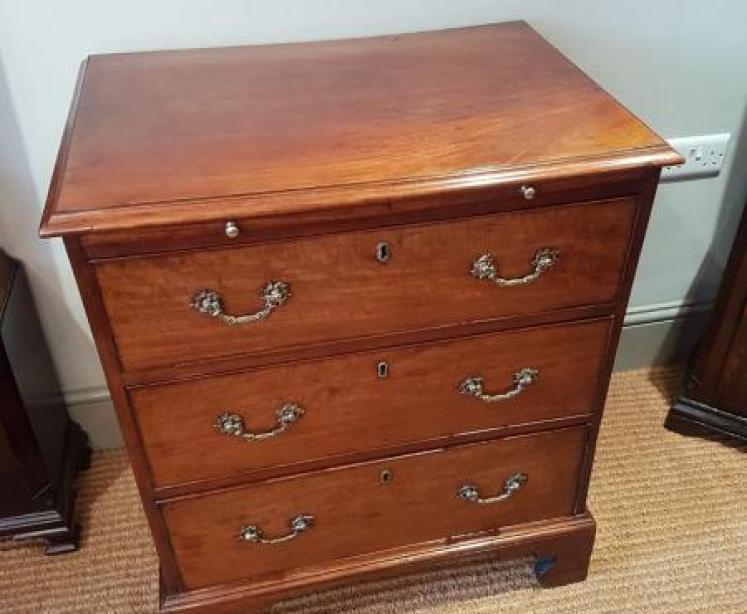Small George III Figured Mahogany Three Drawer Chest - Image 4