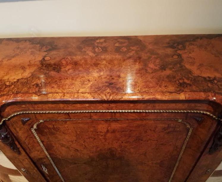 Fine Mid Victorian Antique Burr Walnut Credenza - Image 4