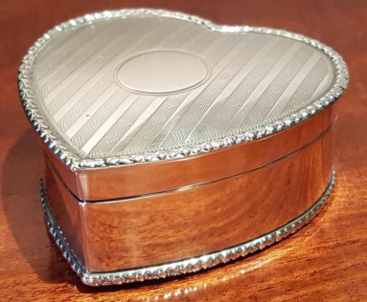 Edwardian Silver Engine Turned Heart Shaped Jewel Box - Image 2