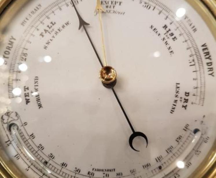 Victorian Brass Cased Marine Barometer with Crescent Thermometer - Image 3